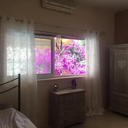 Δωμάτια σε οικογενειακή κατοικία Bohemian Homestay In With Pool And Friendly Cats San Ġwann