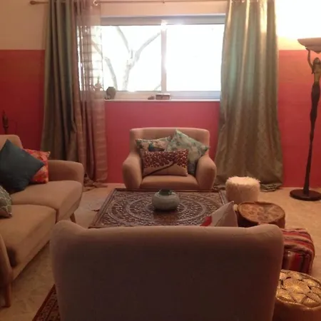 Δωμάτια σε οικογενειακή κατοικία Bohemian Homestay In With Pool And Friendly Cats